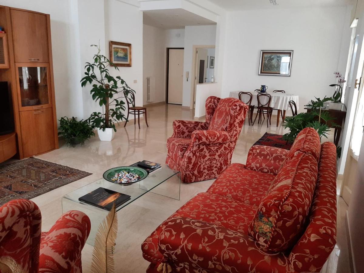 interno13bari Villa Bagian luar foto