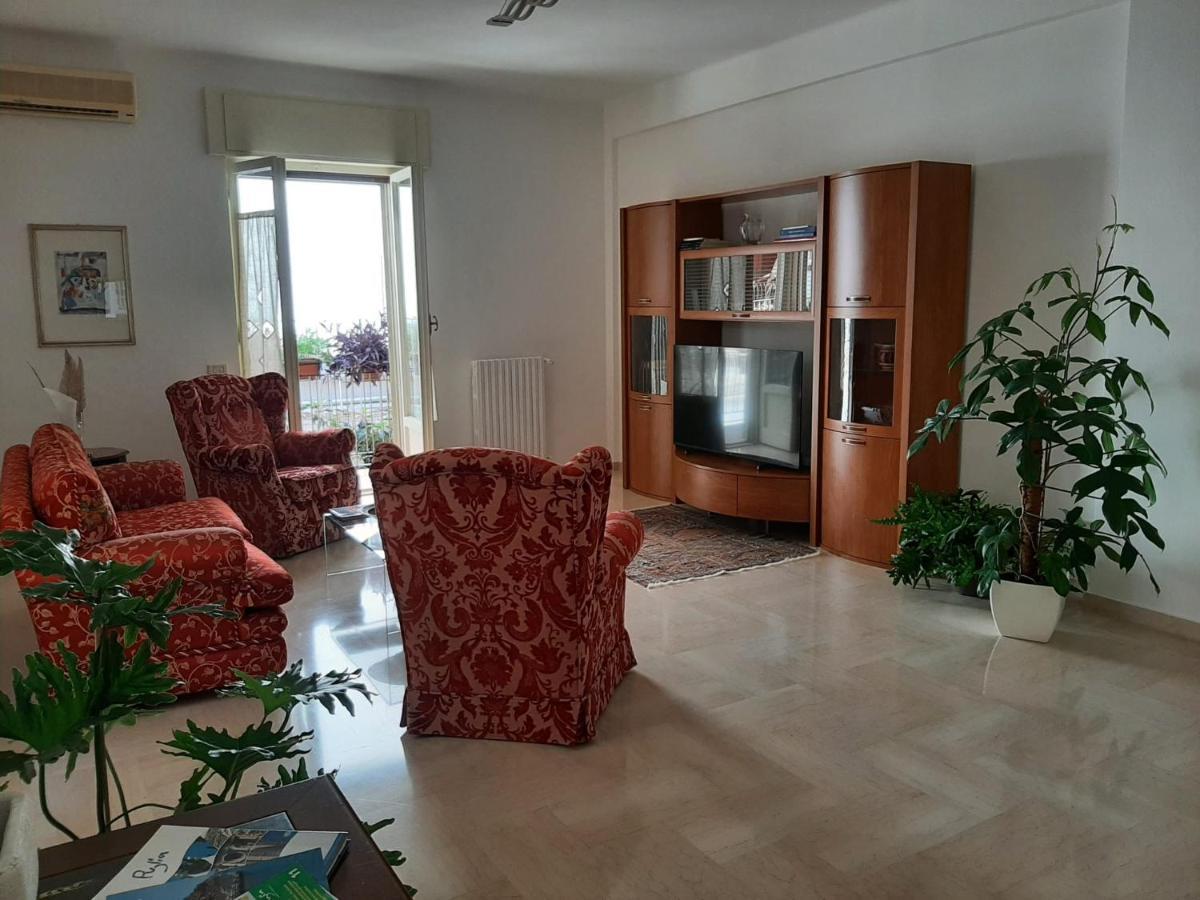 interno13bari Villa Bagian luar foto