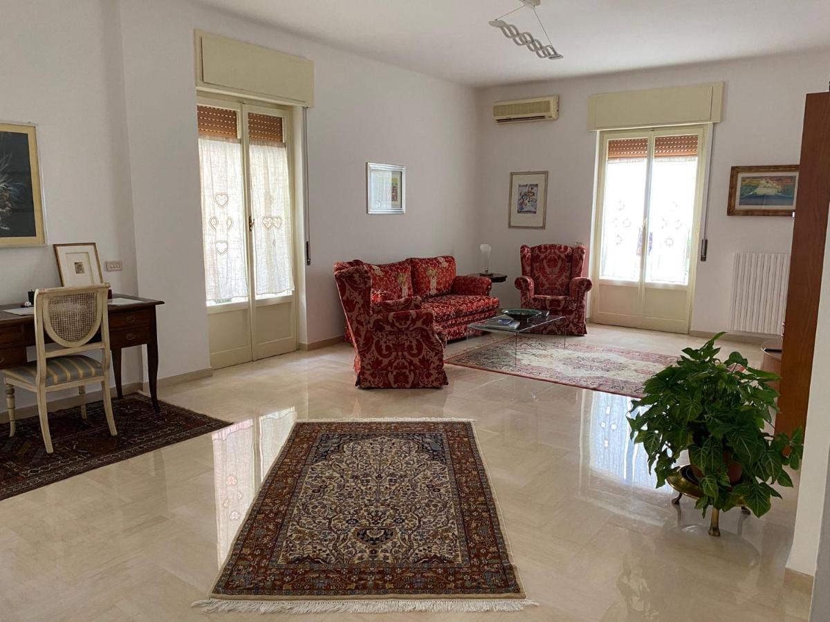 interno13bari Villa Bagian luar foto