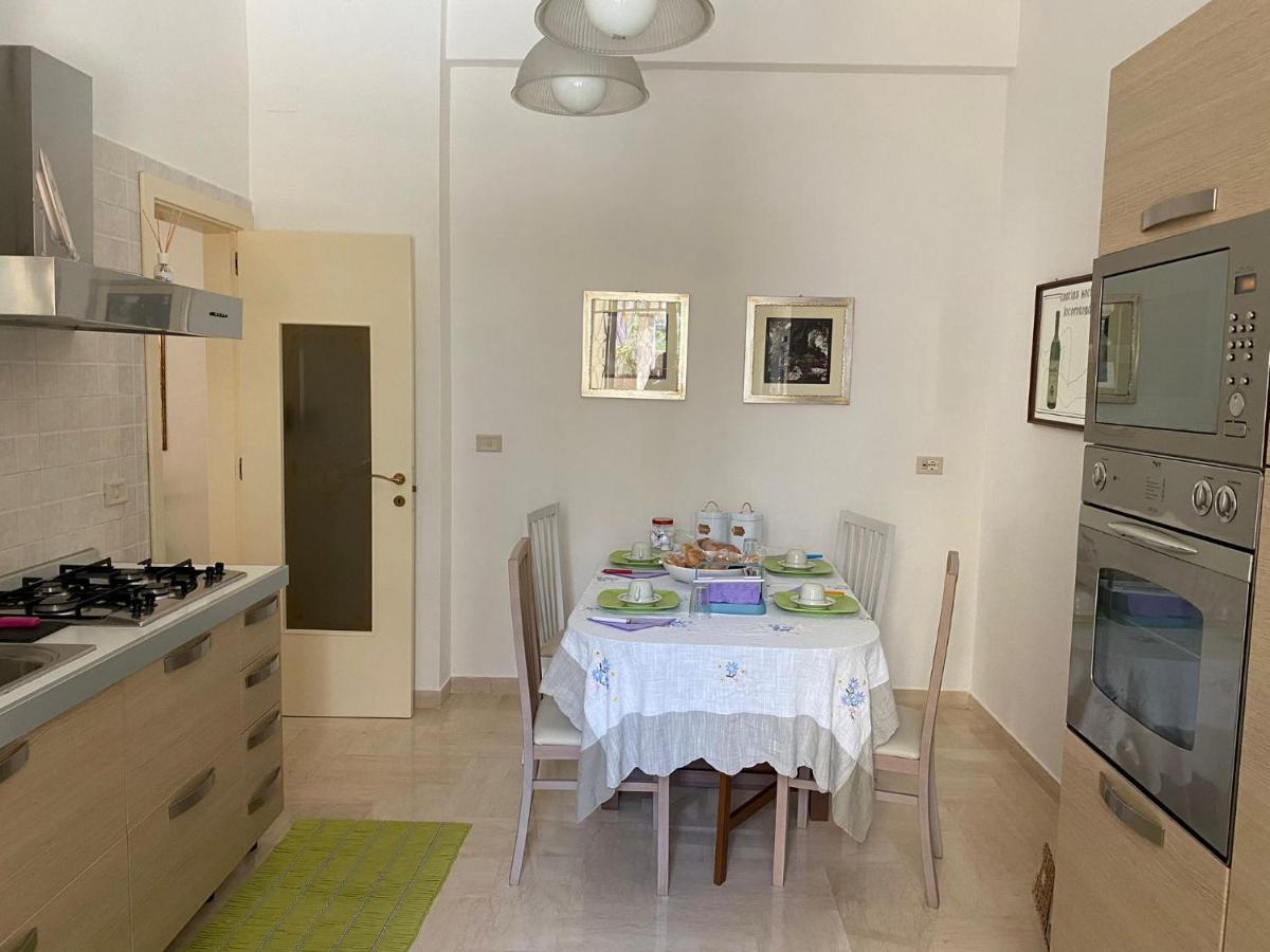 interno13bari Villa Bagian luar foto